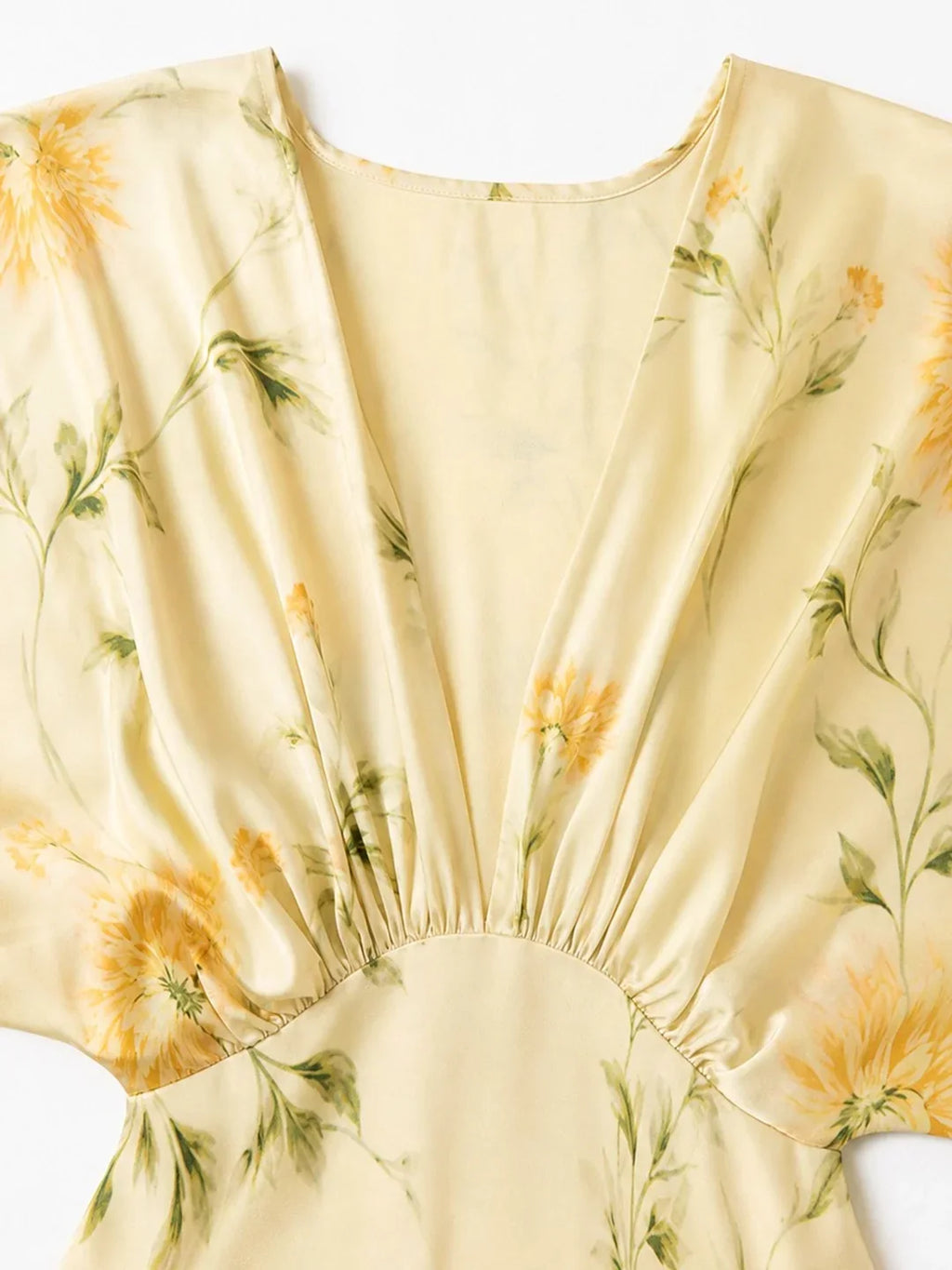 Satin-Maxikleid mit Flügelärmeln und Blumenmuster