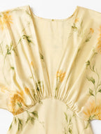 Satin-Maxikleid mit Flügelärmeln und Blumenmuster