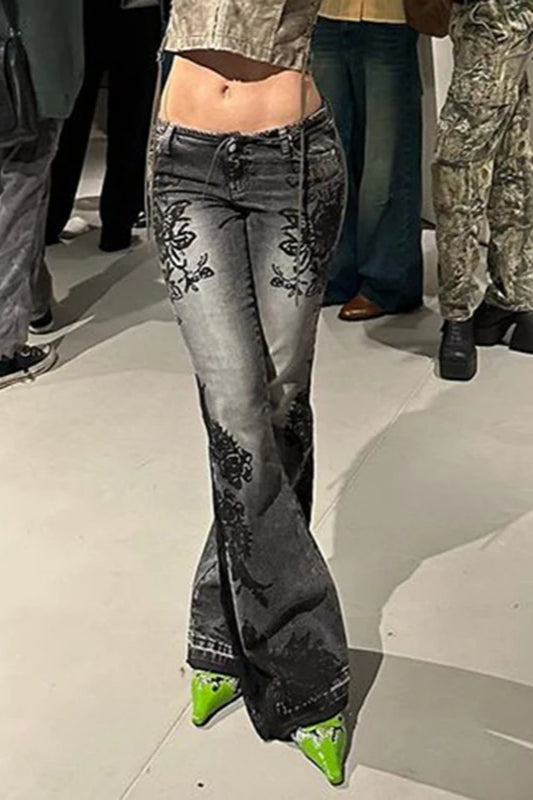 Jeans mit ausgestelltem Schnitt und Druck