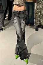Jeans mit ausgestelltem Schnitt und Druck