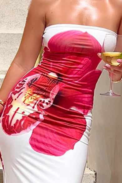Trägerloses Maxikleid mit Blumenmuster in Weiß