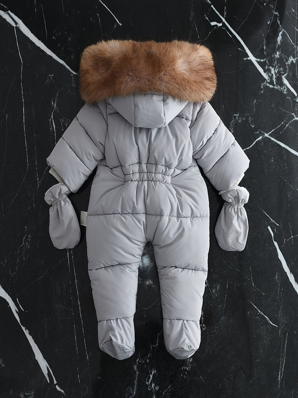 Frosty Baby Strampler – Luxus Winteroverall inklusive Kapuze für die kälteren Monate