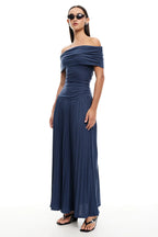 Schulterfreies Maxikleid mit Falten