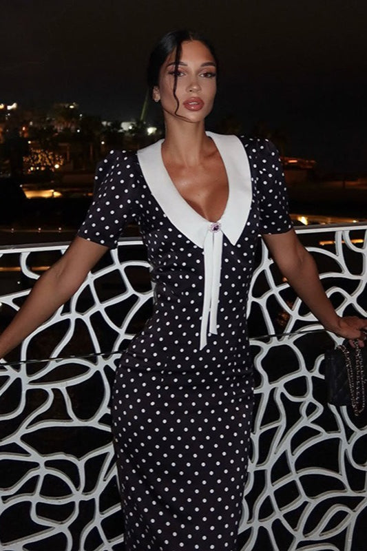 Maxikleid mit Punktemuster in Schwarz