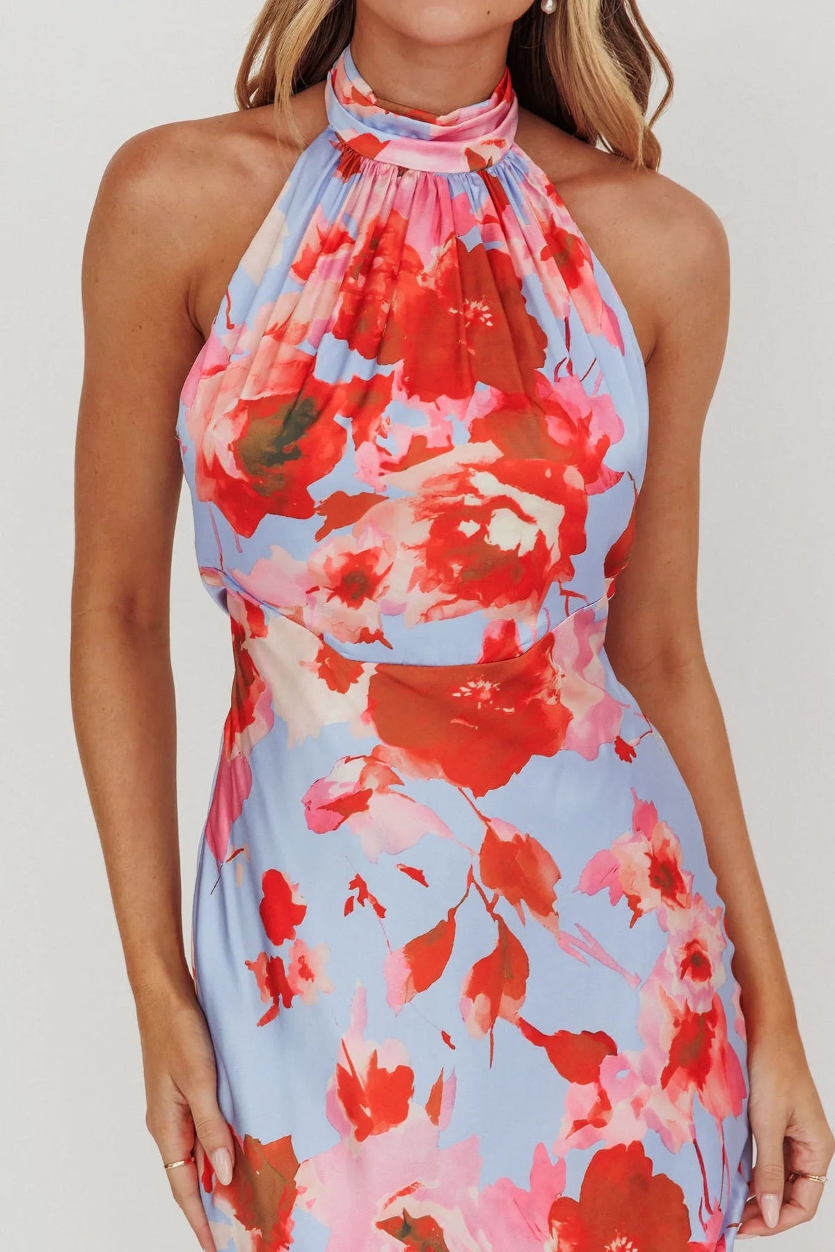 Shana – Maxikleid mit Neckholder und Blumenmuster