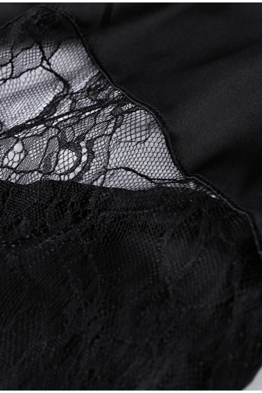 Kleid mit Spitze in Weiß