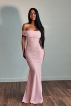 Schulterfreies Maxikleid mit Blumenmuster in Rosa