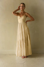 Donna – Maxikleid mit Volants und Smok-Einsatz