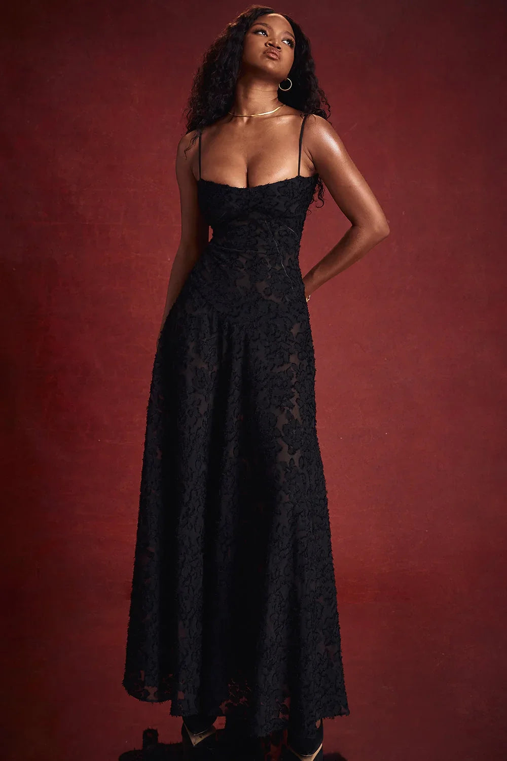 Damen Maxikleid mit Blumenapplikationen und Spaghettiträgern