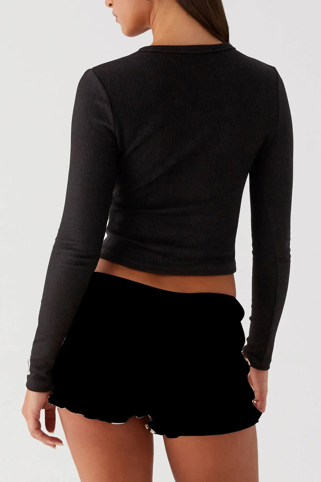 Strickjacke mit kurzem Schnitt, Knopfdetails und Strickstruktur in Schwarz