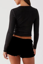 Strickjacke mit kurzem Schnitt, Knopfdetails und Strickstruktur in Schwarz
