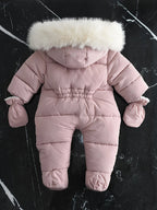 Frosty Baby Strampler – Luxus Winteroverall inklusive Kapuze für die kälteren Monate