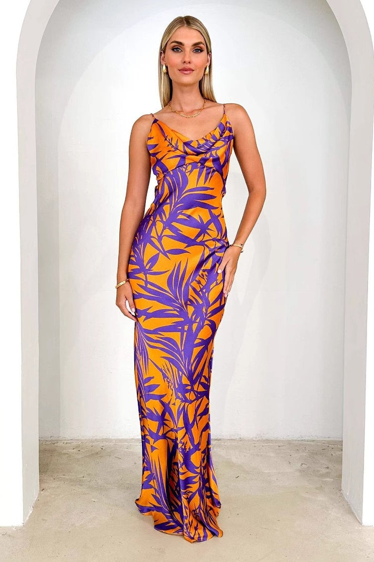 Maxikleid mit V-Ausschnitt und Blumenmuster in Lila