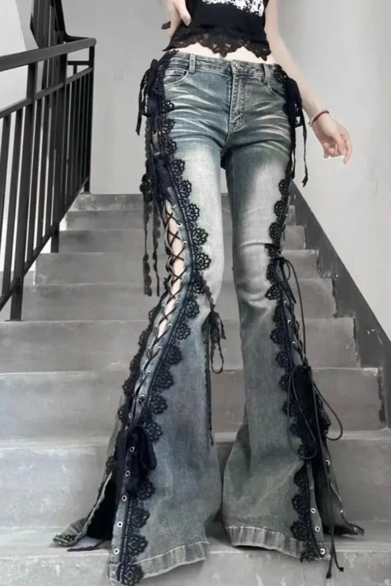 Jeans mit Schlitz und Spitze