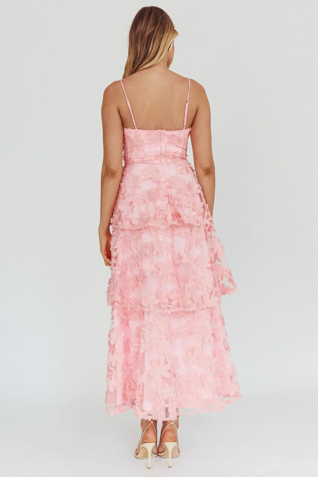 Dori – Spitzen-Maxikleid mit Rüschen und Volants