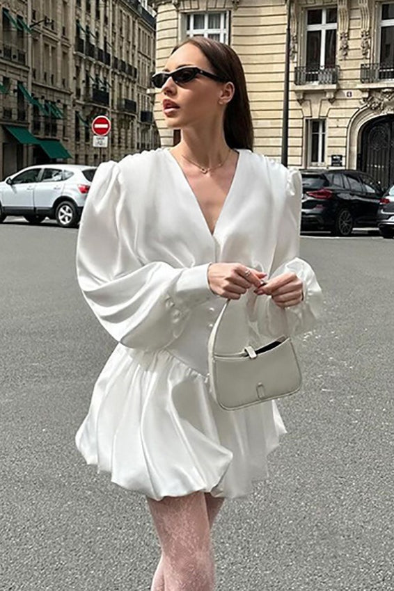 Kleid mit Satinoptik in Weiß