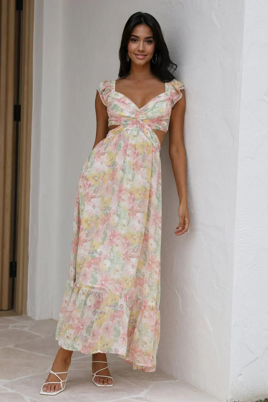Maxikleid mit Rüschen und Cut-outs