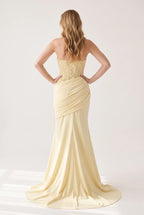 Spitzen-Maxikleid mit Neckholder und Korsett-Schnürung