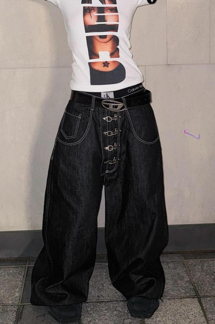Jeans mit weitem Bein und Knopfdetails