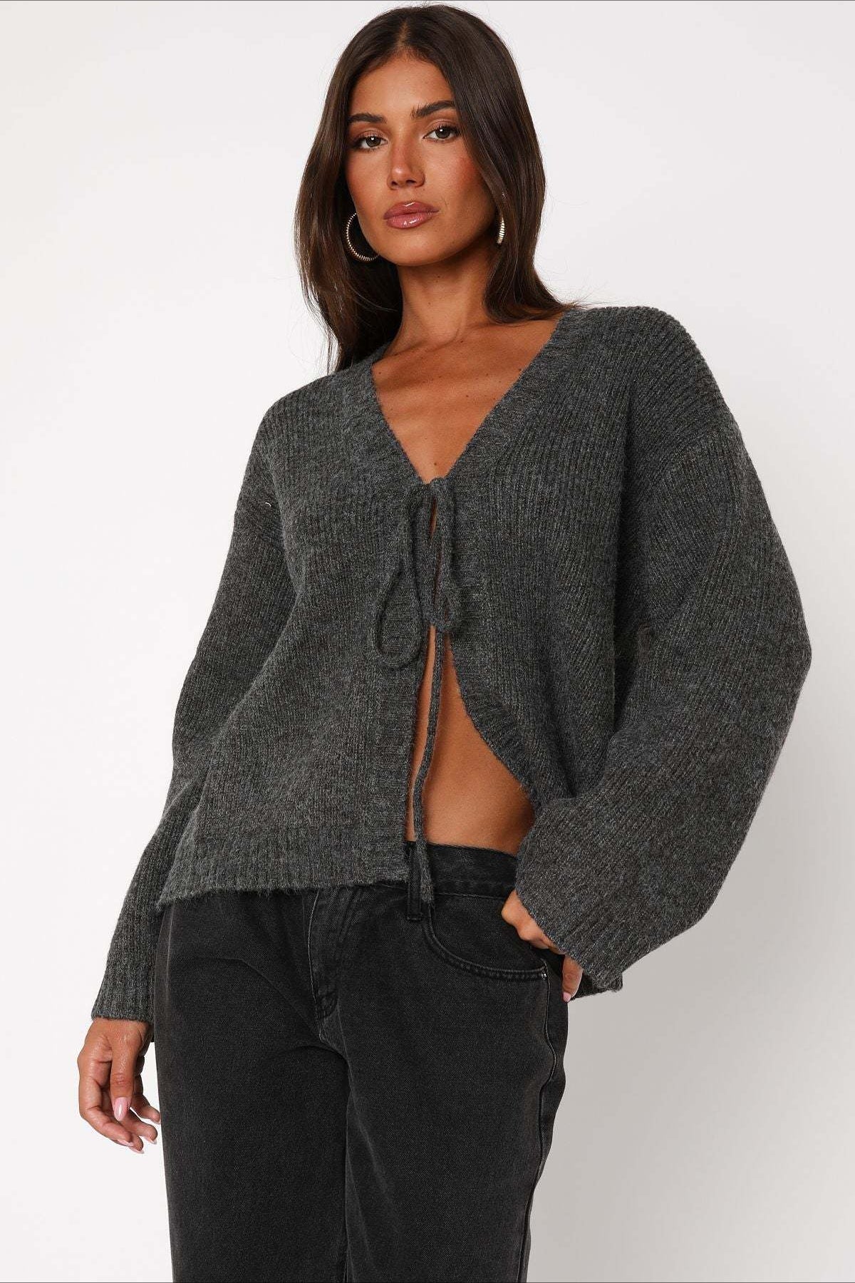 Strickjacke mit V-Ausschnitt, Bindedetail und Strickstruktur