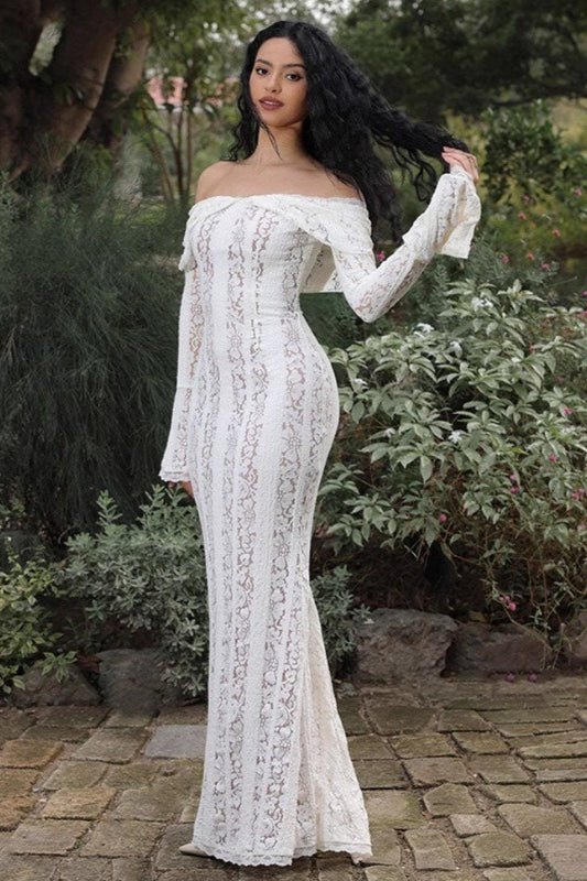 Trägerloses Kleid mit langen Ärmeln und Spitze