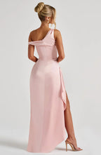 Damen Abendkleid mit asymmetrischem Ausschnitt und Beinschlitz