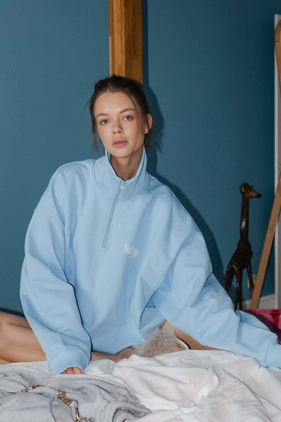 Sweatshirt mit Reißverschluss und Grafikdruck