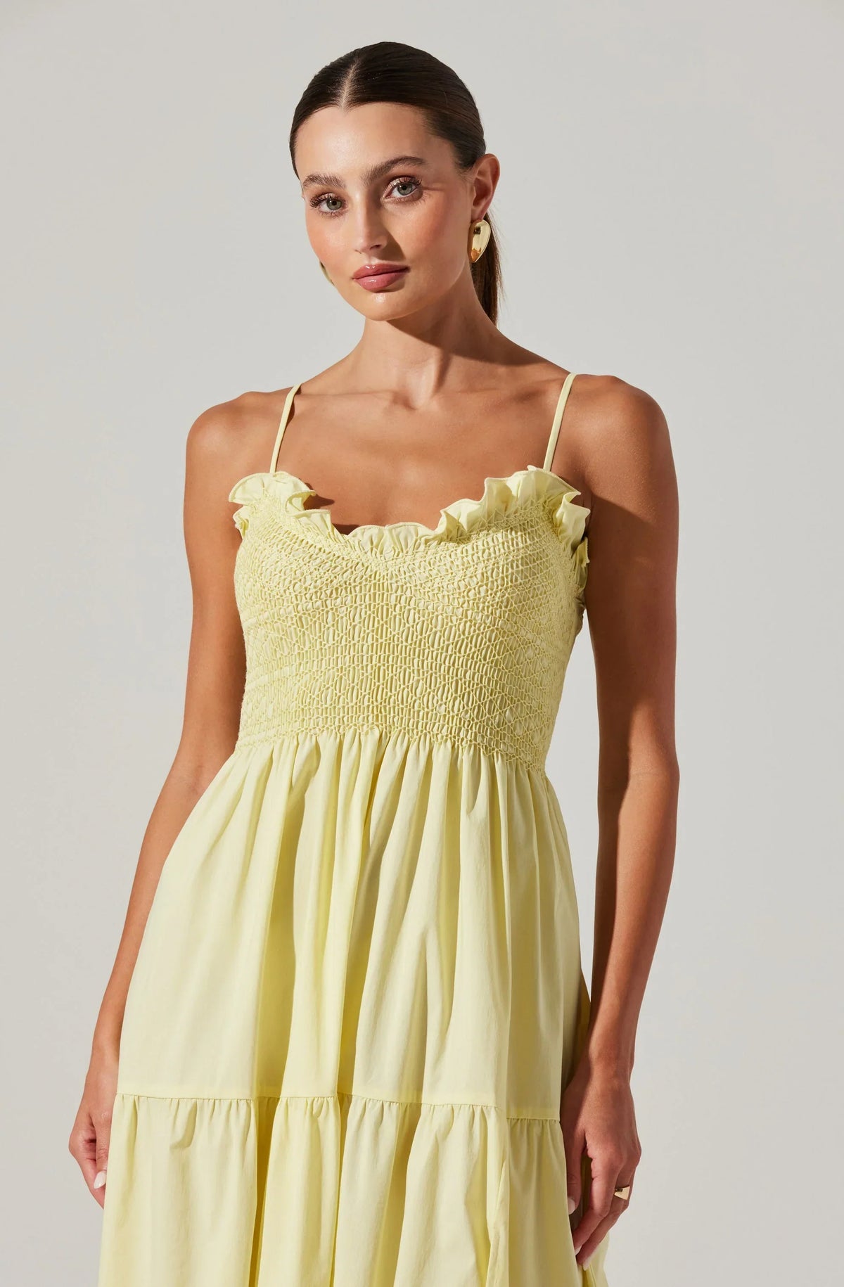 Seraphine – Maxikleid mit Rüschen und Beinschlitz