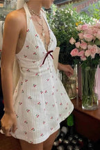 Rückenfreies Minikleid mit Neckholder und Druck in Weiß