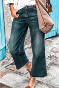 Mid-Rise Straight-Leg-Jeans mit ausgefranstem Saum und aufgesetzten Taschen