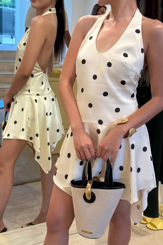 Rückenfreies Minikleid mit Neckholder und A-Linie