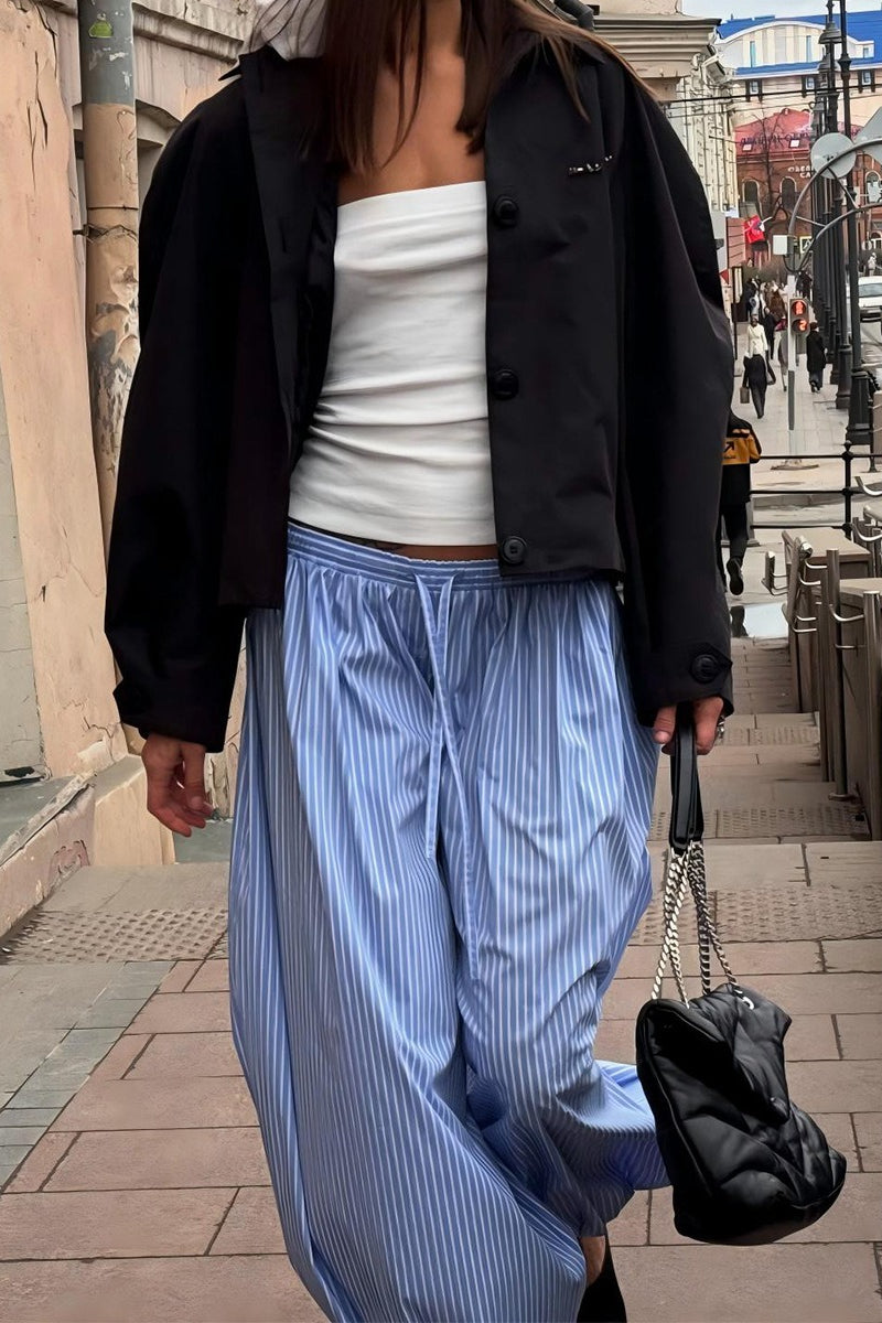 Locker geschnittene Hose mit Streifenmuster in Blau