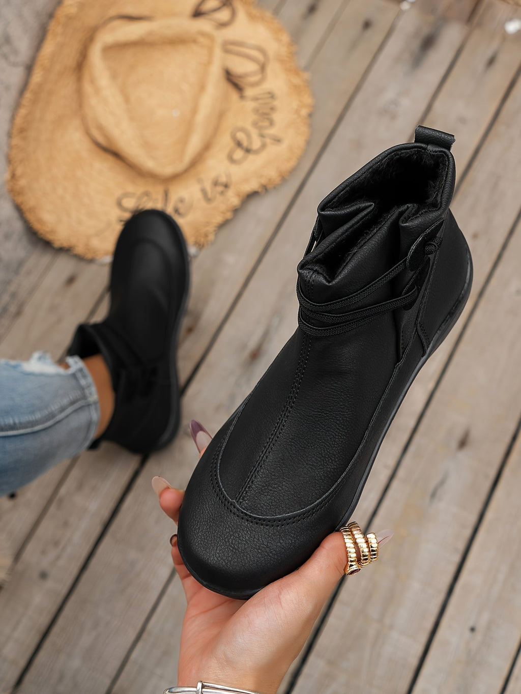 Stiefel in Lederoptik im Vintage-Look mit flachem Absatz