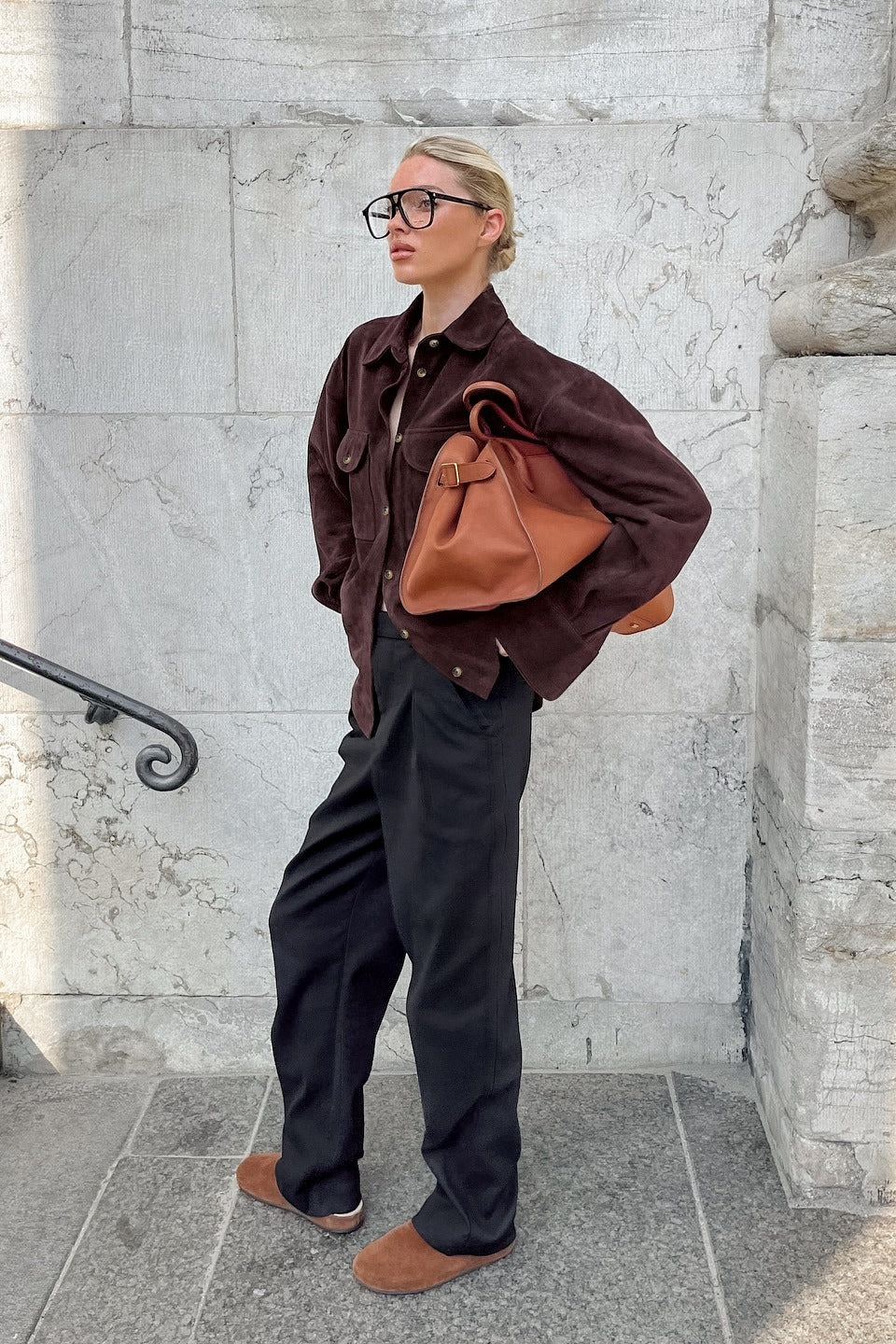 Locker geschnittene Jacke mit Wildleder in Braun mit Reverskragen