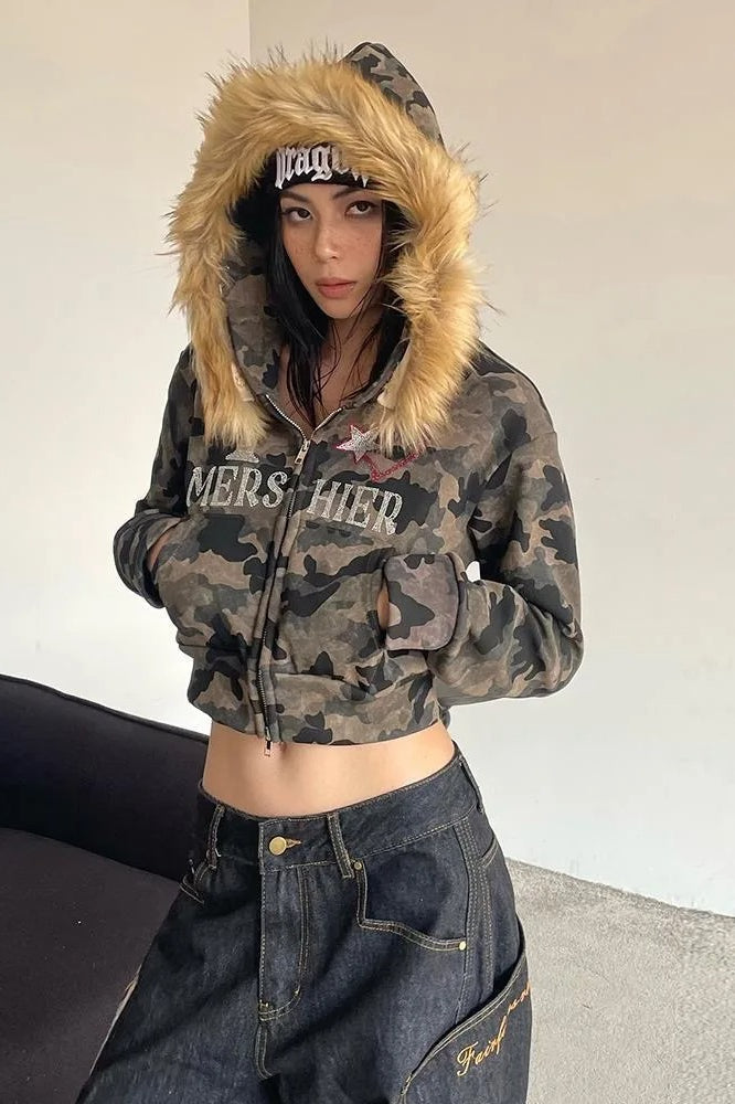 Hoodie mit Reißverschluss und Stickerei in Grün