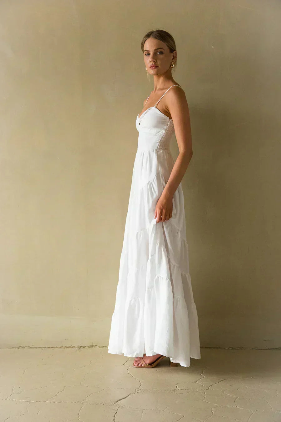 Donna – Maxikleid mit Volants und Smok-Einsatz