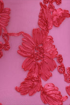 Kleid mit Blumenmuster, Netzdetails und Stickerei