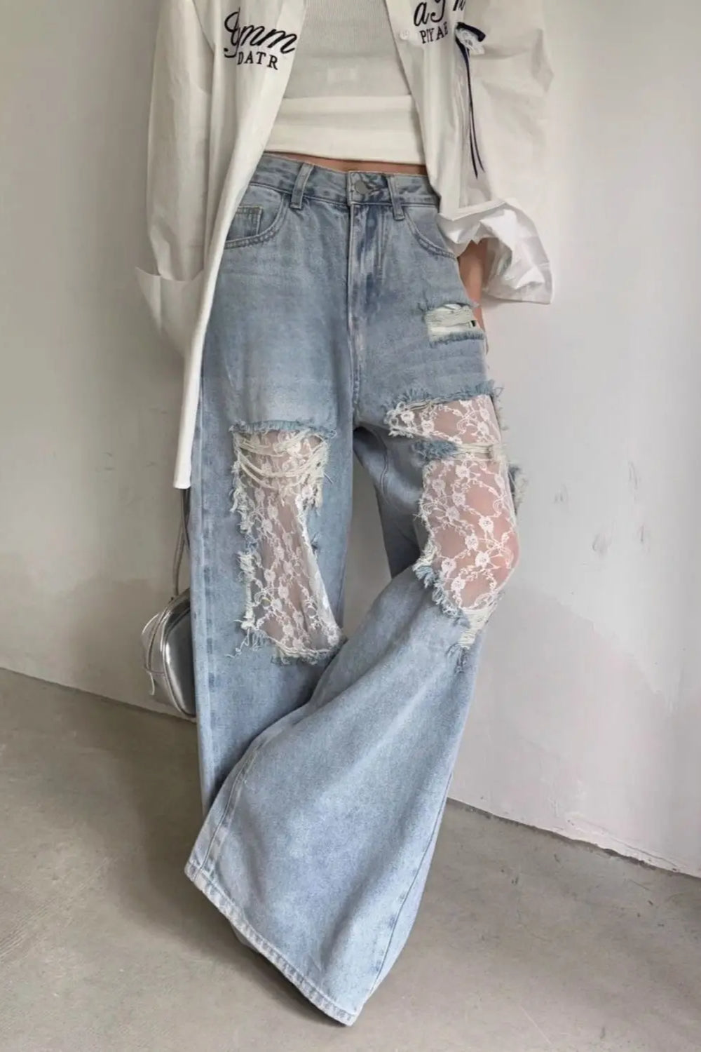 Locker geschnittene Jeans mit Patchwork und Spitze