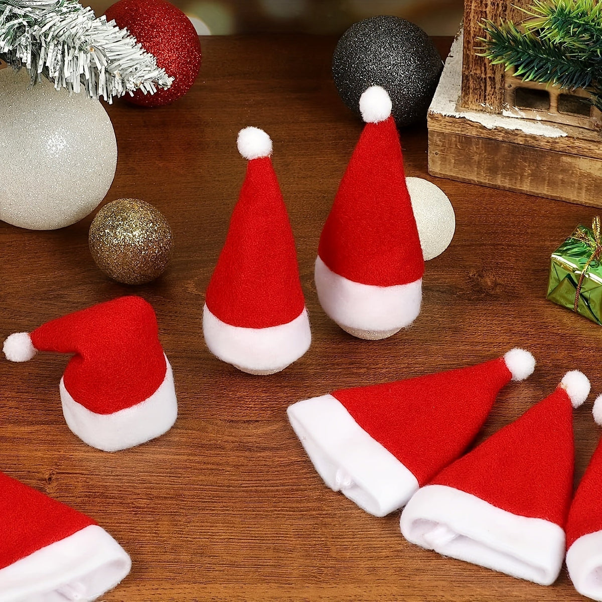 Weihnachtsmann-Hüllen Set – Ideal für einen festlichen Tisch