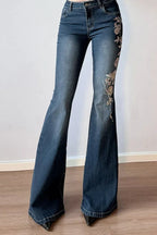 Jeans mit Stickerei in Blau