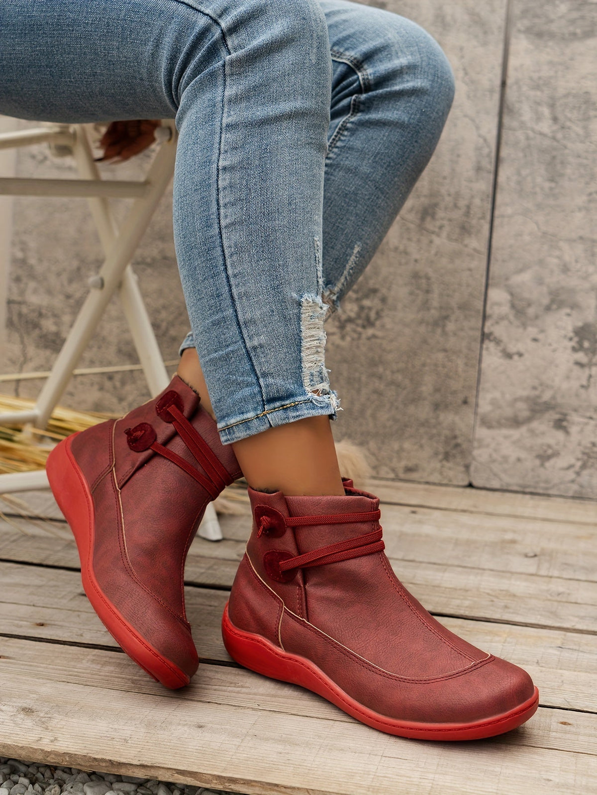 Stiefel in Lederoptik im Vintage-Look mit flachem Absatz