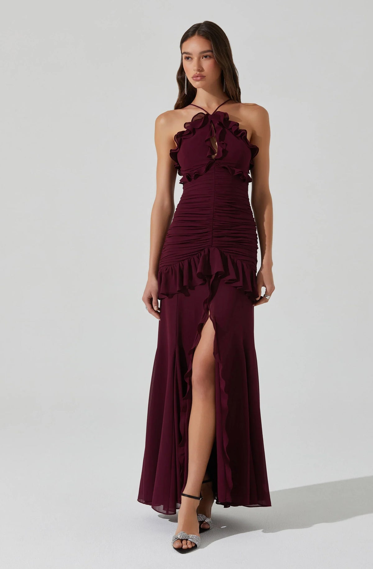 Sandora – Maxikleid mit Rüschen und Beinschlitz