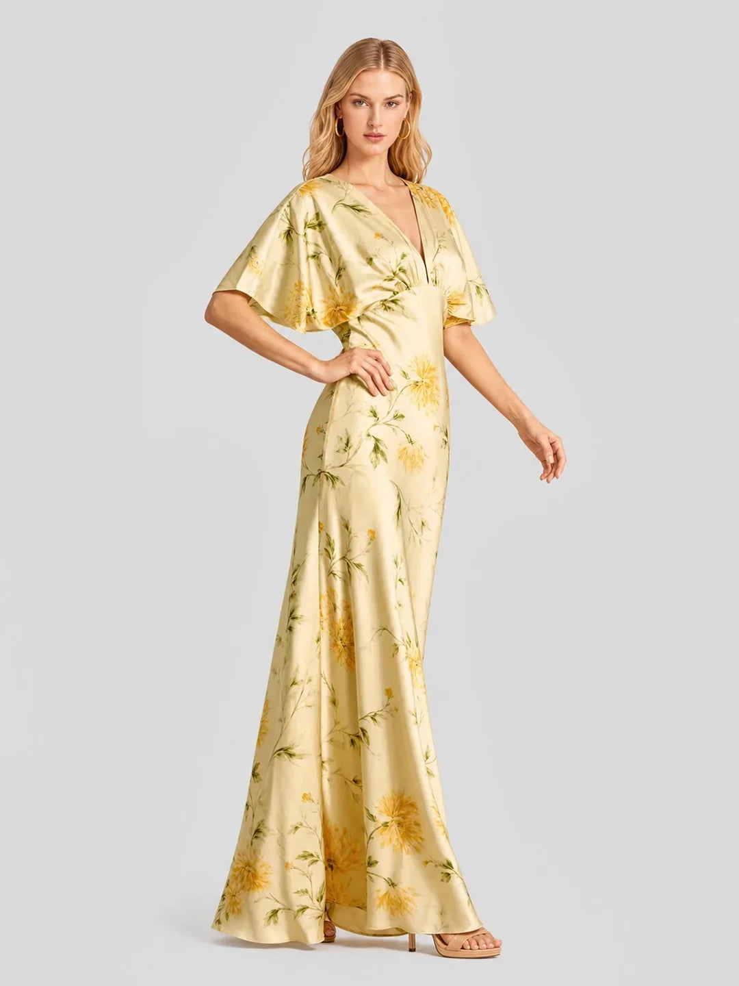 Satin-Maxikleid mit Flügelärmeln und Blumenmuster