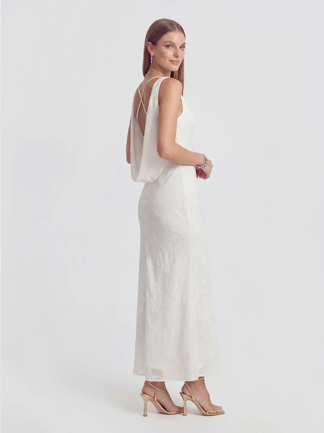 Maxikleid mit V-Ausschnitt und offenem Rücken