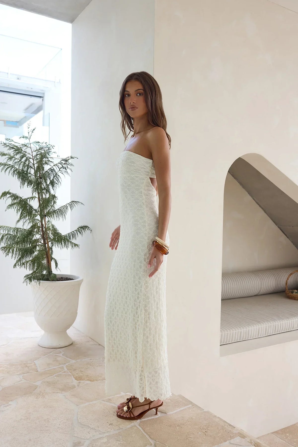 Schulterfreies Maxikleid mit Cut-outs