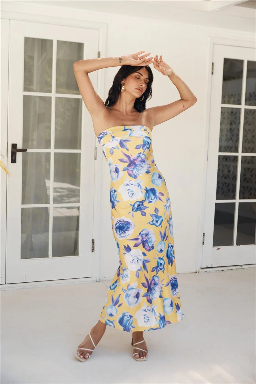 True – Schulterfreies Maxikleid mit Wasserfall-Ausschnitt und offenem Rücken