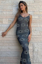 Figurbetontes Maxikleid mit Blumenmuster in Grün