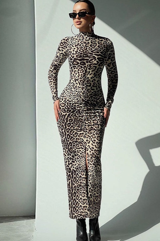 Maxikleid mit langen Ärmeln und Leopardenmuster in Schwarz