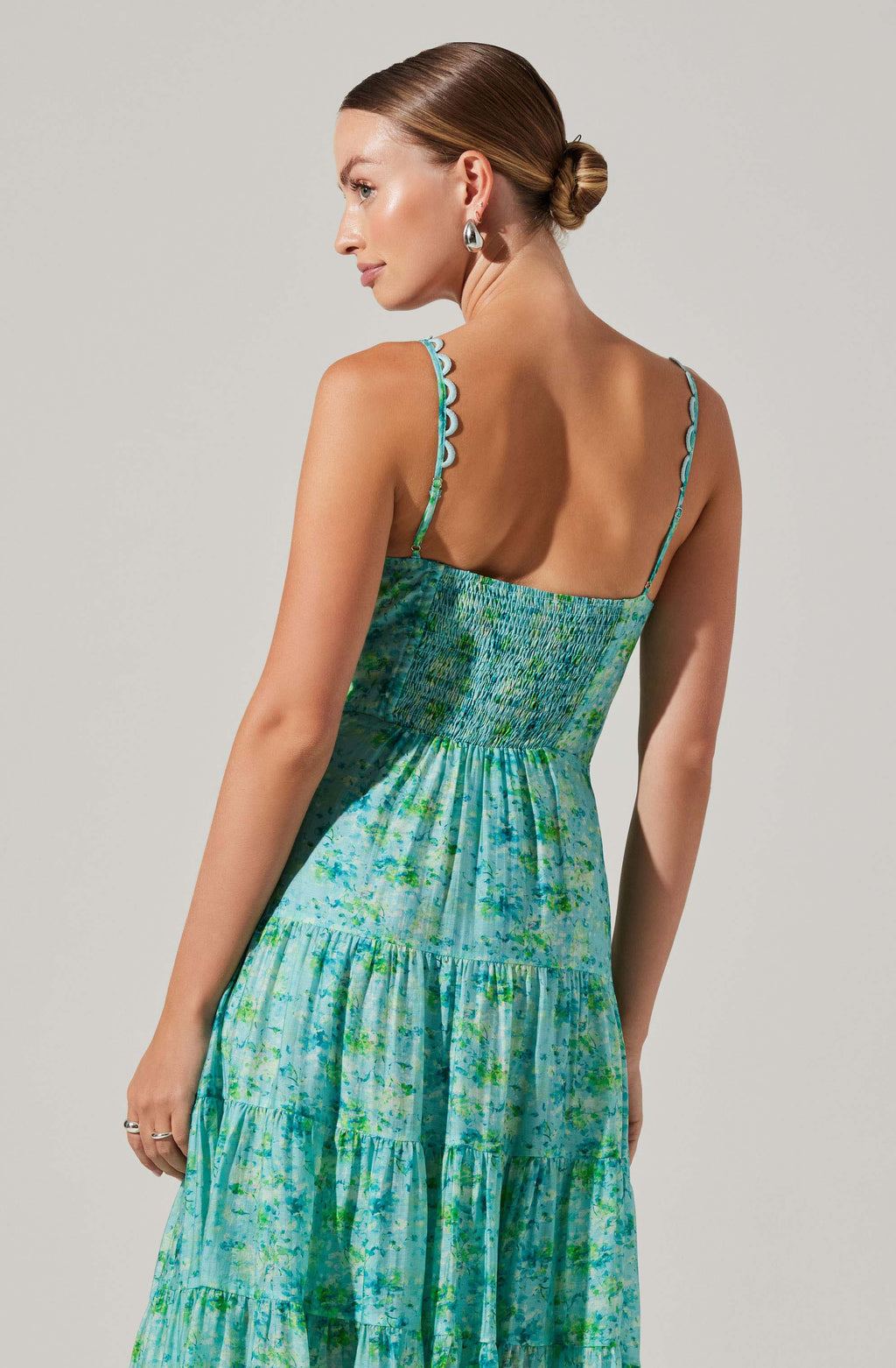 Tazia – Maxikleid mit Volants und Smok-Einsatz