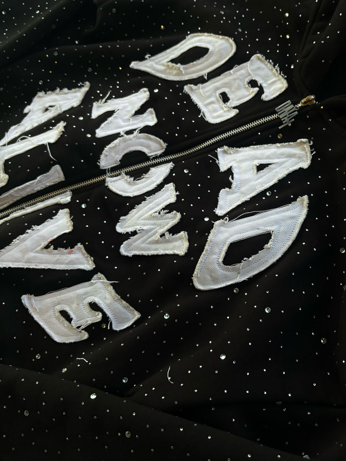 Hoodie mit Reißverschluss und Grafikdruck in Schwarz
